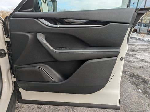Used 2018 Maserati Levante image 28