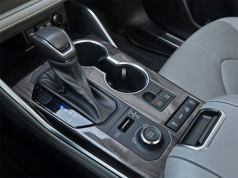 Used 2021 Toyota Highlander Platinum image 22