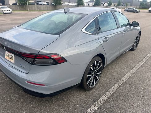 Used 2023 Honda Accord Touring image 3