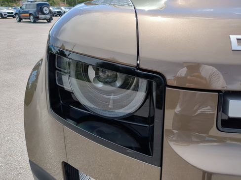 New 2025 Land Rover Defender 110 S image 9