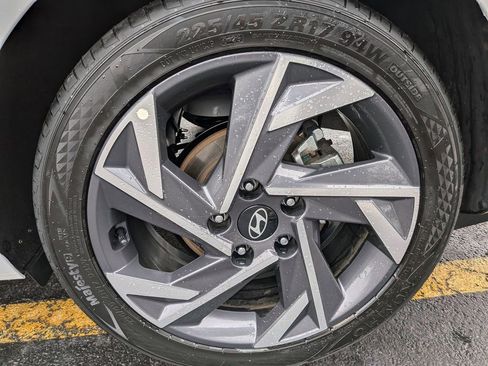 Used 2025 Hyundai Elantra SEL image 27