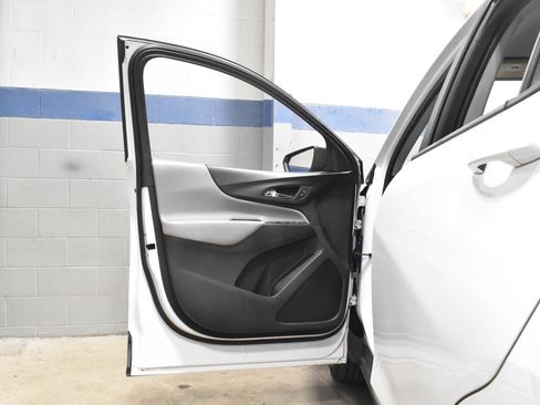 Used 2020 Chevrolet Equinox LS w/ LS Convenience Package FWD image 9