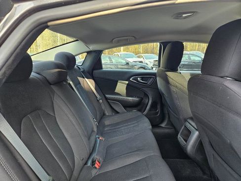 Used 2015 Chrysler 200 Limited image 28