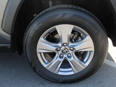 Certified 2022 Toyota RAV4 XLE FWD image 10