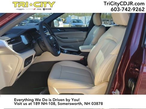 New 2025 Jeep Grand Cherokee Limited image 9