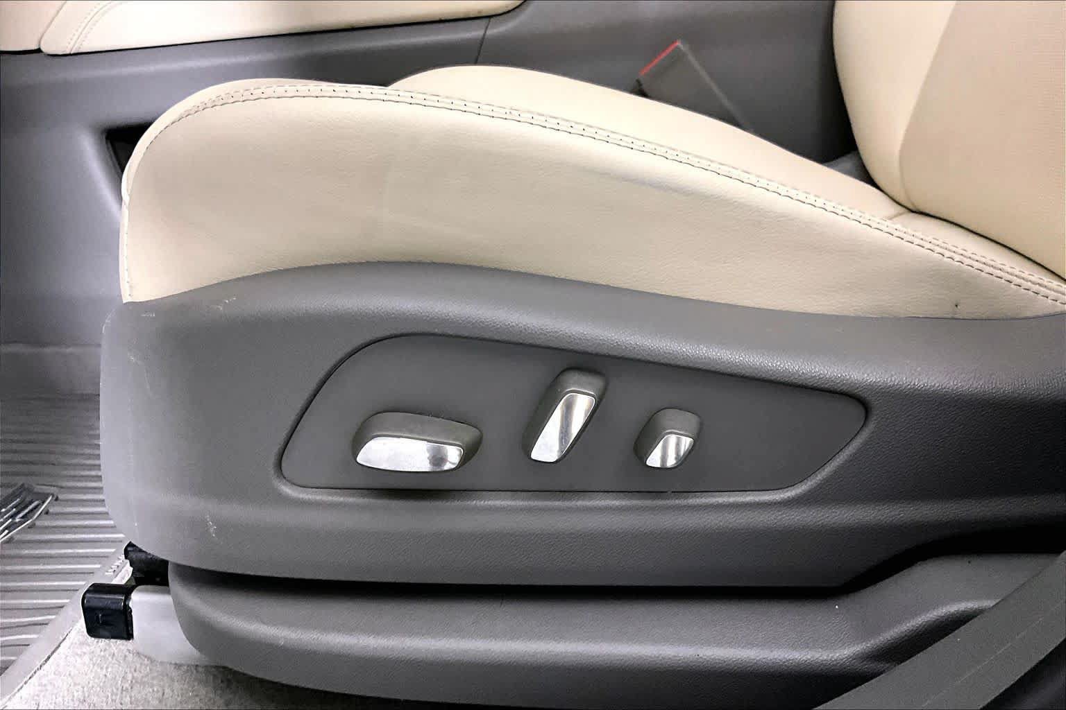 Used 2024 Cadillac XT5 Premium Luxury w/ Technology Package FWD image 34