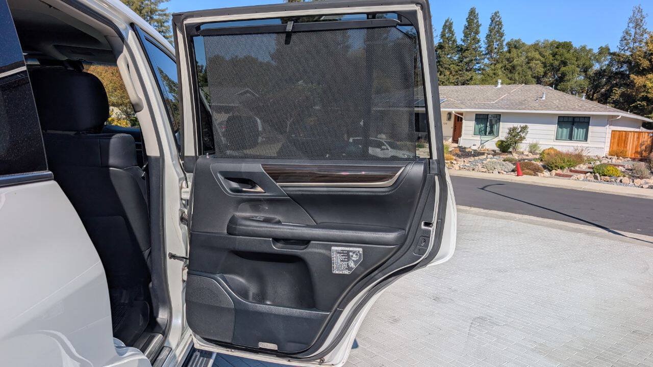 Used 2018 Lexus LX 570 4WD image 22