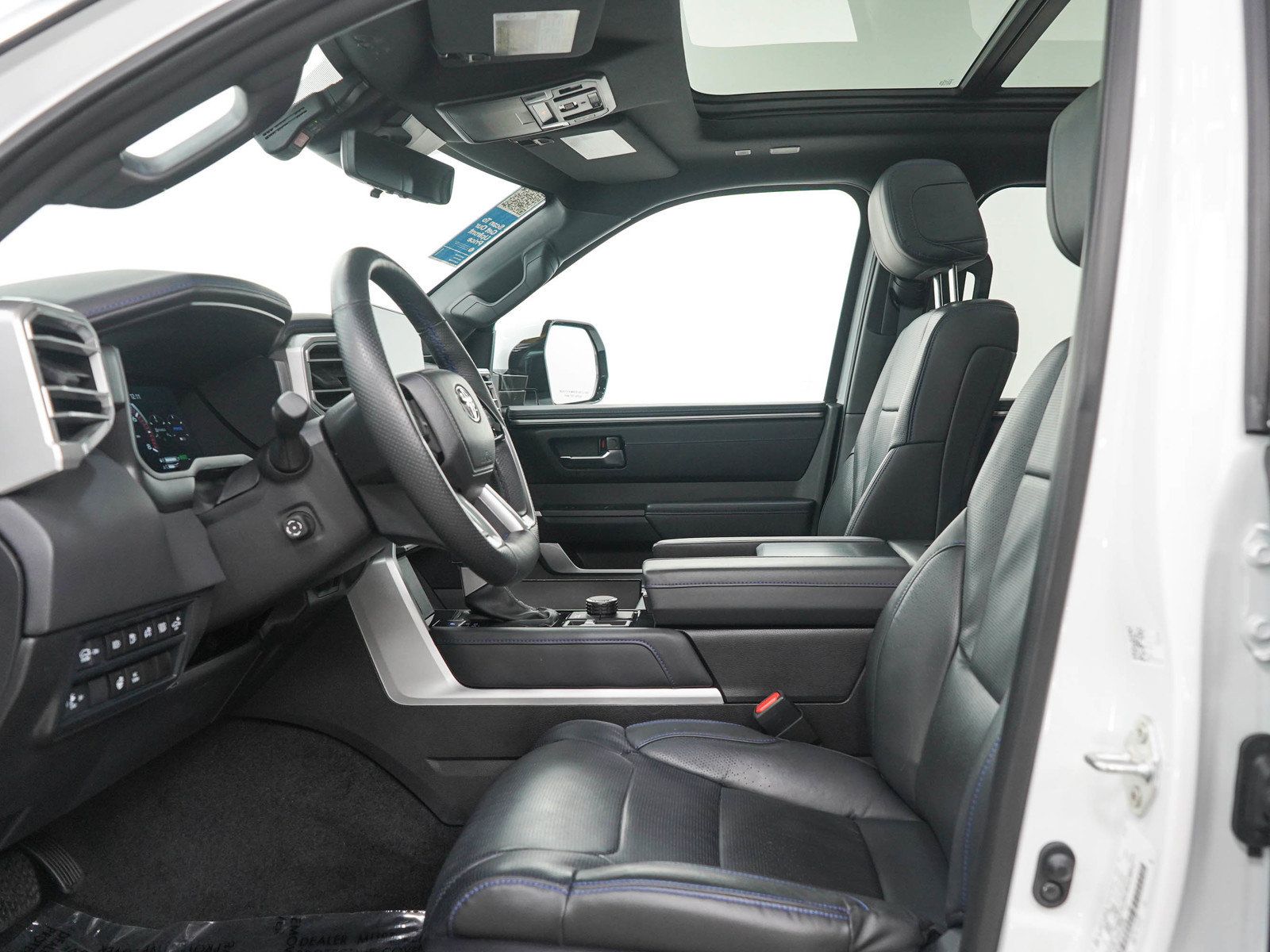 Used 2025 Toyota Sequoia Platinum AWD/4WD image 25