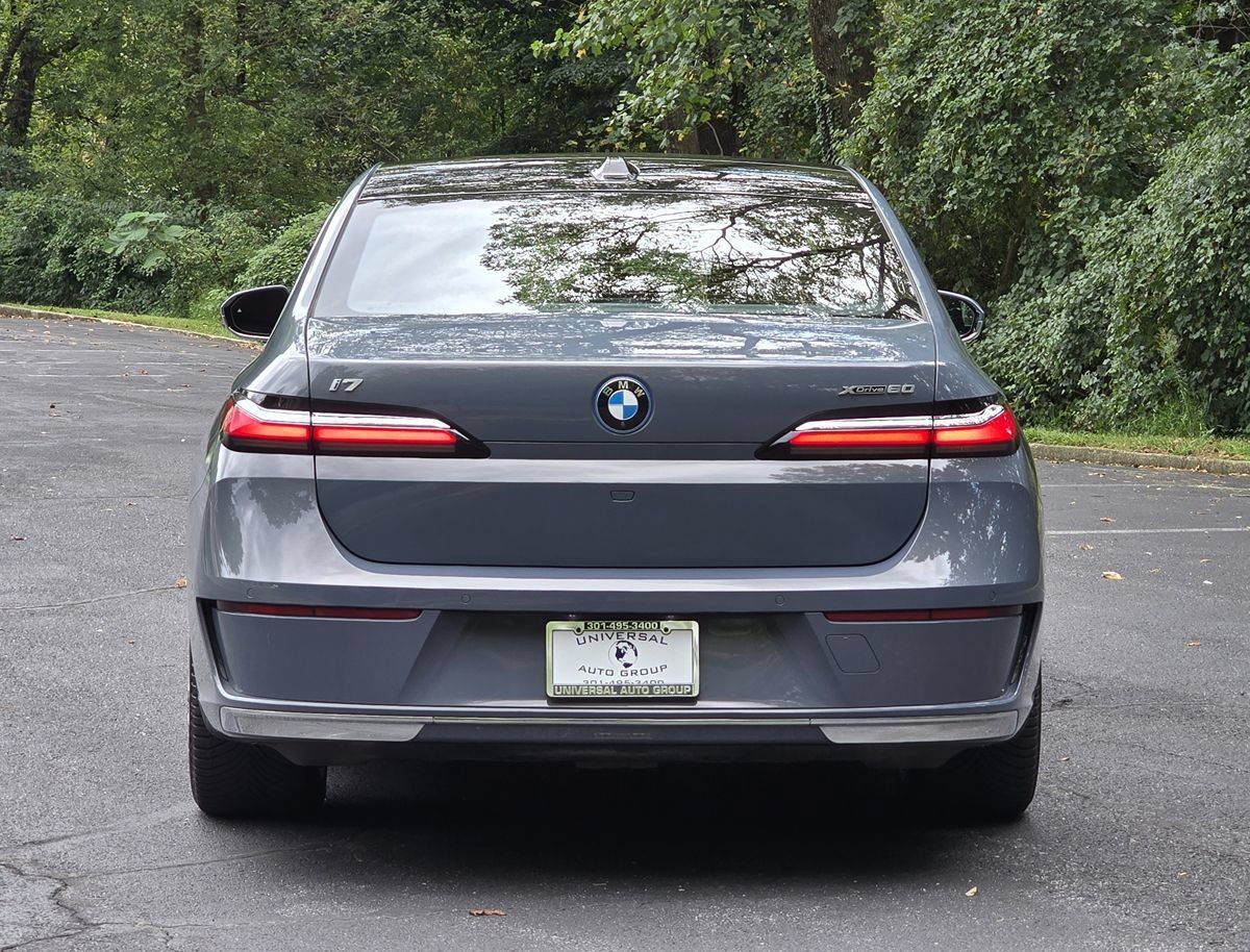 Used 2024 BMW i7 xDrive60 AWD/4WD image 5