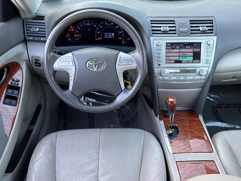 Used 2010 Toyota Camry XLE image 28