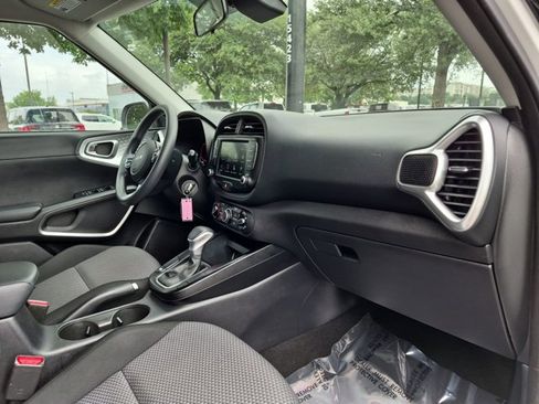 Used 2023 Kia Soul LX w/ Option Group 015 FWD image 20