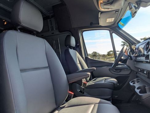 New 2025 Mercedes-Benz Sprinter 2500 image 9