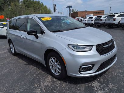 Used 2024 Chrysler Pacifica Touring-L
