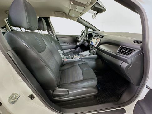 Used 2023 Nissan Leaf S image 29