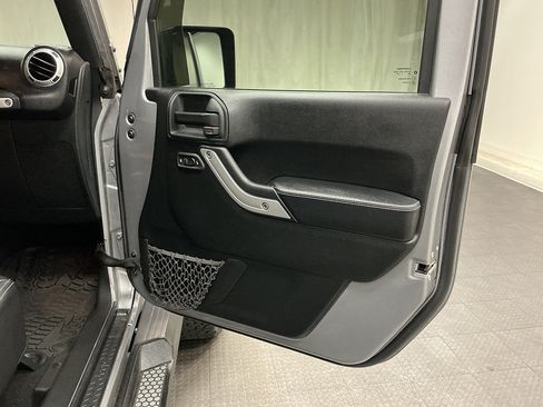 Used 2017 Jeep Wrangler Unlimited Rubicon AWD/4WD image 30