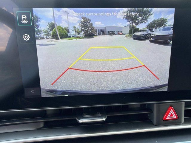 Used 2025 Kia Carnival FWD image 27
