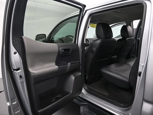Used 2022 Toyota Tacoma SR AWD/4WD image 13