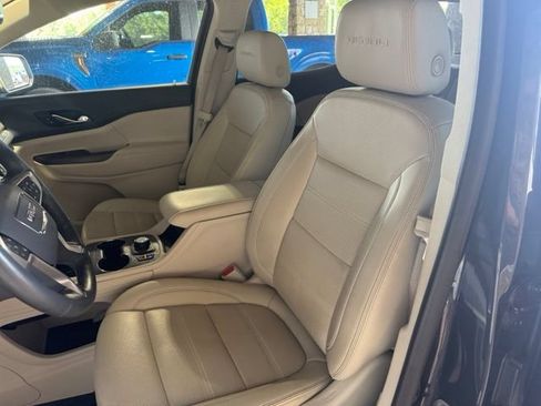 Used 2023 GMC Acadia Denali w/ Denali Ultimate Package AWD/4WD image 18