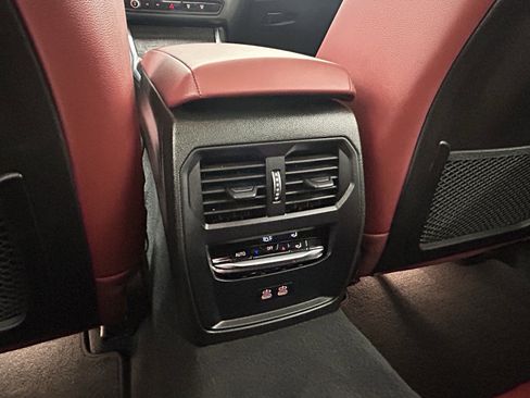 Used 2023 BMW 330i xDrive Sedan w/ Premium Package image 35