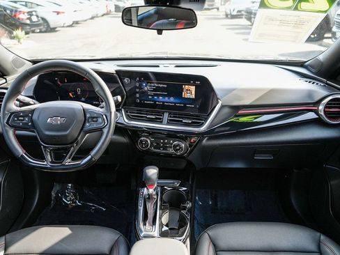 Used 2025 Chevrolet Trax RS FWD image 11