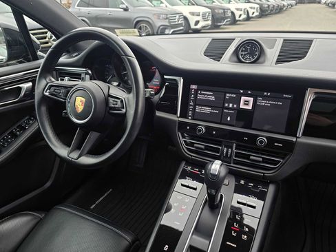 Used 2022 Porsche Macan image 9