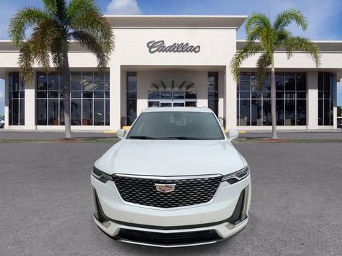 Certified 2024 Cadillac XT6 Premium Luxury FWD image 4