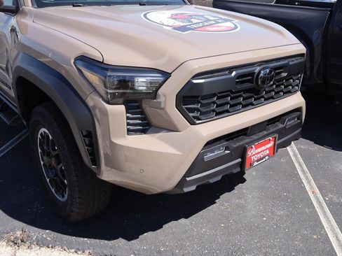 New 2026 Toyota Tacoma TRD Off-Road w/ TRD Off Road Premium Package AWD/4WD image 5