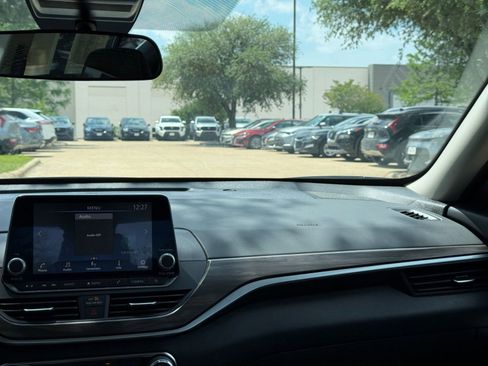 Used 2025 Nissan Altima 2.5 SV FWD image 35