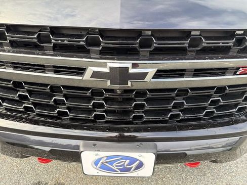 Used 2022 Chevrolet Tahoe Z71 w/ Luxury Package AWD/4WD image 32