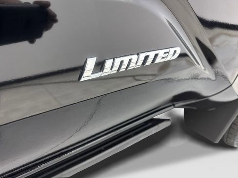 Used 2025 Toyota Tacoma Limited AWD/4WD image 24