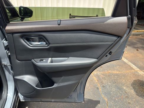 Used 2023 Nissan Rogue SV w/ SV Premium B Package FWD image 40