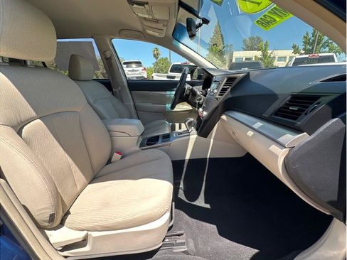 Used 2011 Subaru Outback 2.5i Premium AWD/4WD image 8