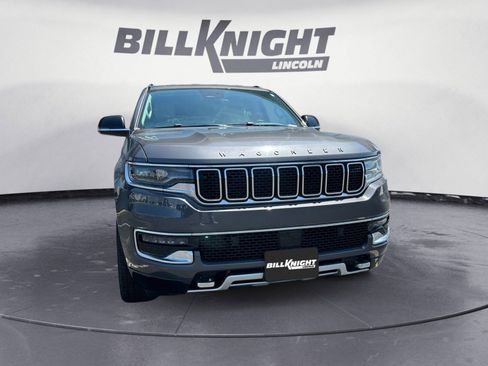Used 2023 Jeep Wagoneer Series II w/ HD Trailer Tow Package AWD/4WD image 8