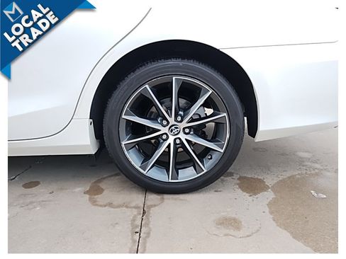 Used 2015 Toyota Camry XSE image 16