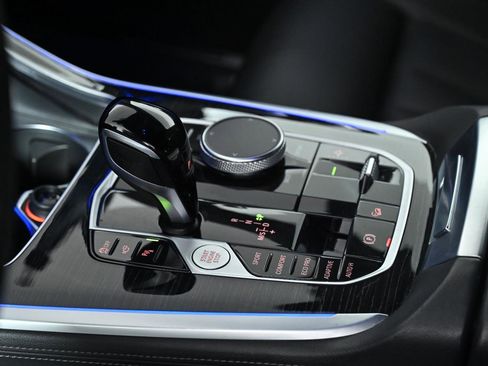 Used 2022 BMW X7 xDrive40i w/ M Sport Package image 21