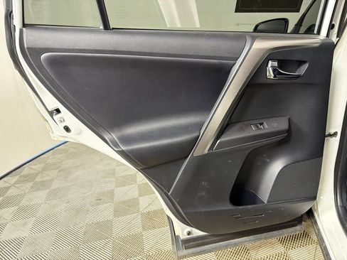 Used 2018 Toyota RAV4 XLE FWD image 23