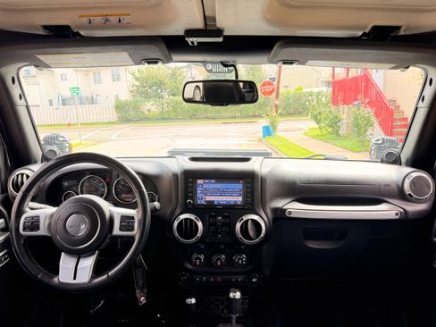 Used 2014 Jeep Wrangler Unlimited Rubicon AWD/4WD image 26