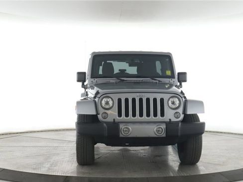 Used 2018 Jeep Wrangler Unlimited Sahara w/ Connectivity Group AWD/4WD image 12
