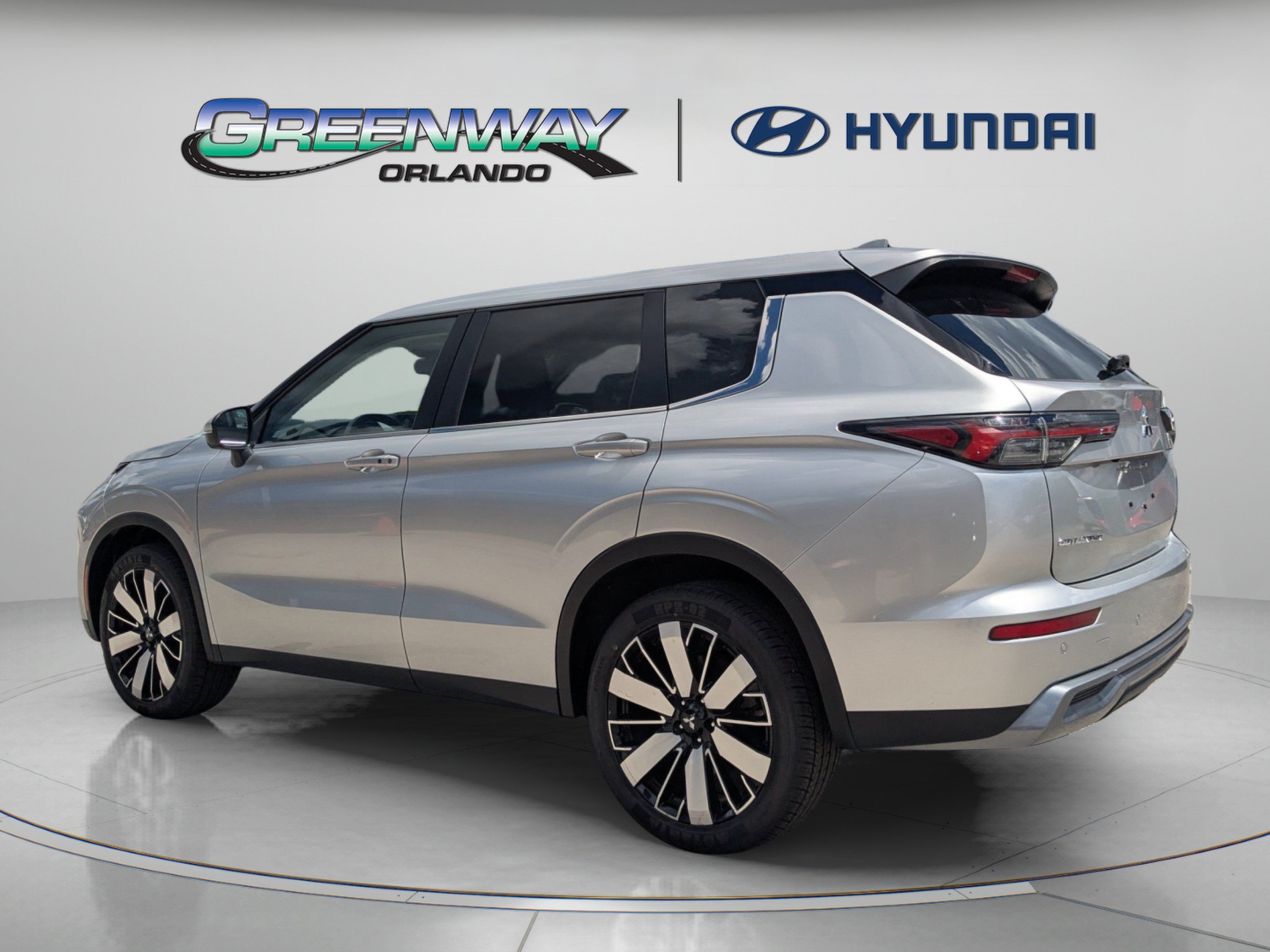 Used 2025 Mitsubishi Outlander SE FWD image 5