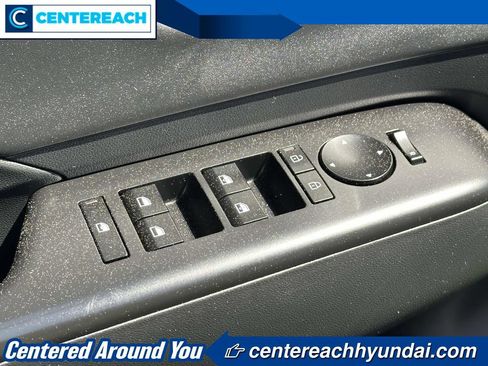 Used 2024 Hyundai Kona Limited AWD/4WD image 15