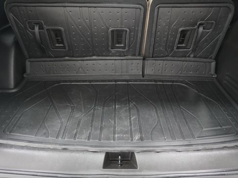 Used 2023 Chevrolet Traverse LT w/ LPO, Cargo Package AWD/4WD image 28