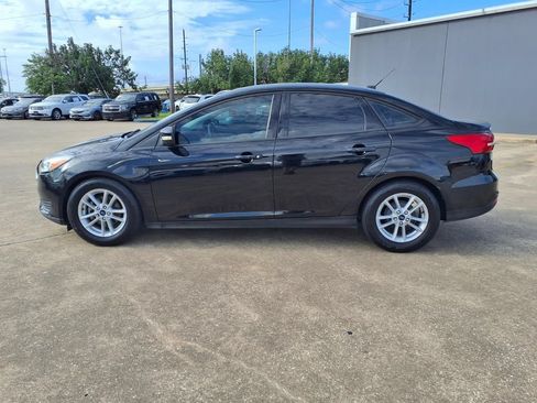 Used 2017 Ford Focus SE FWD image 5