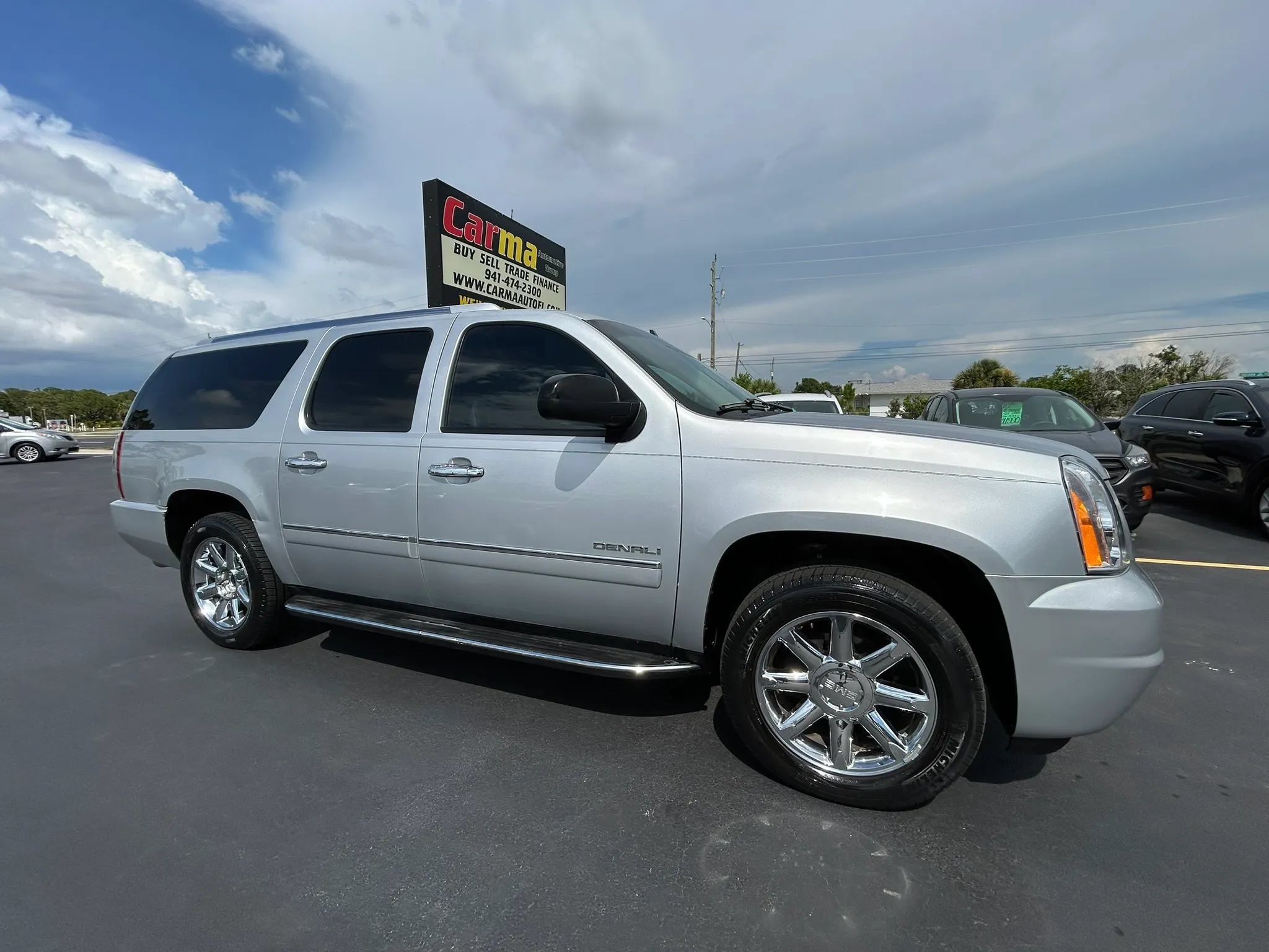 Used 2012 GMC Yukon XL Denali RWD image 4