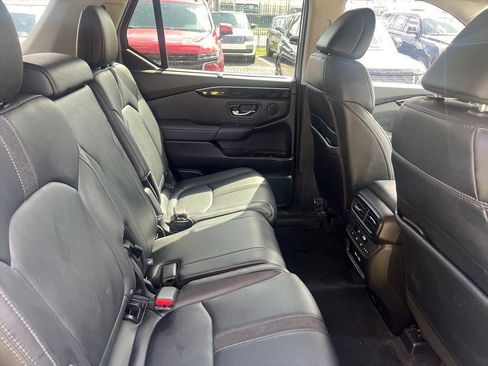 Used 2023 Honda Pilot Touring image 9