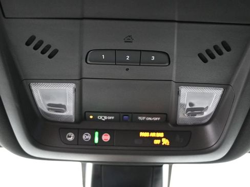 Used 2025 Chevrolet Blazer RS FWD image 19