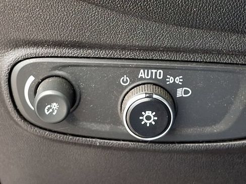 Used 2022 Chevrolet Equinox LS AWD/4WD image 23