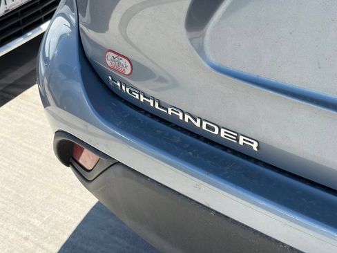 Used 2023 Toyota Highlander XLE FWD image 5