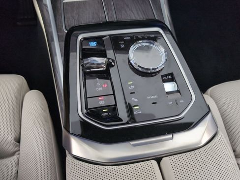 New 2025 BMW i7 eDrive50 w/ Premium Package image 15