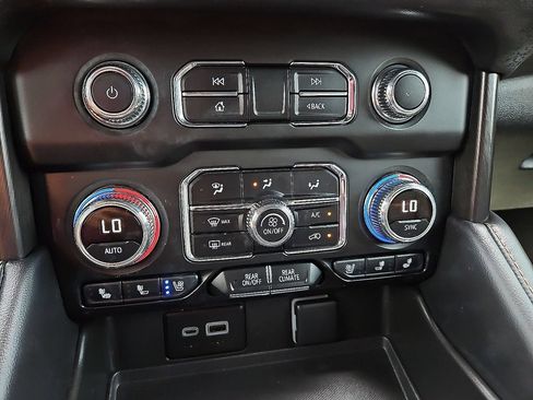 Used 2024 GMC Yukon XL AT4 w/ Technology Package AWD/4WD image 26