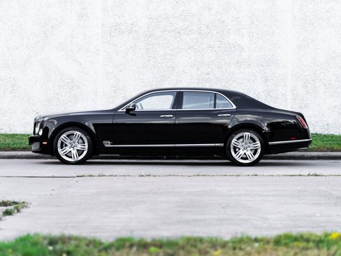 Used 2015 Bentley Mulsanne image 2